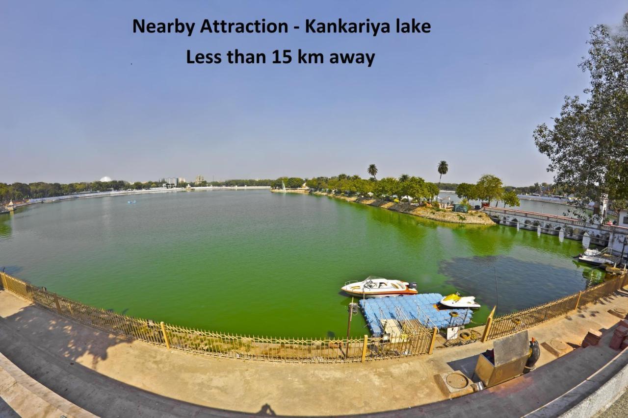 Collection O 7557 Hotel Shiv Kunj Exotica Naroda Экстерьер фото