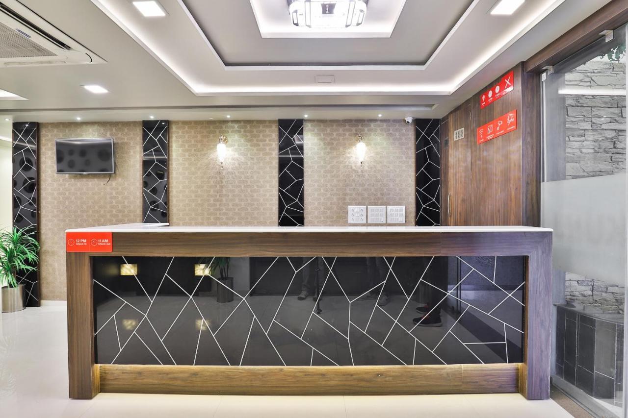 Collection O 7557 Hotel Shiv Kunj Exotica Naroda Экстерьер фото