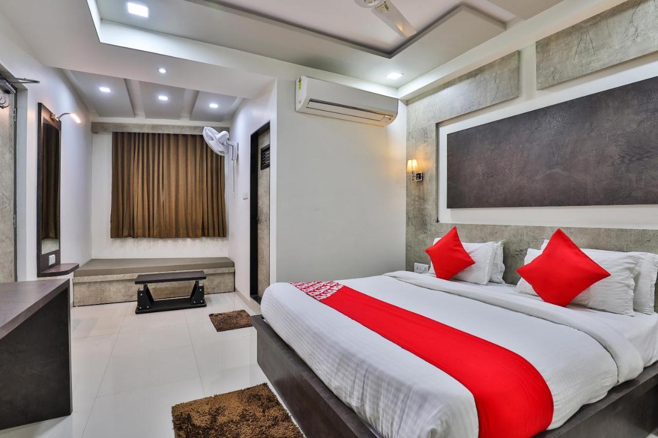 Collection O 7557 Hotel Shiv Kunj Exotica Naroda Экстерьер фото