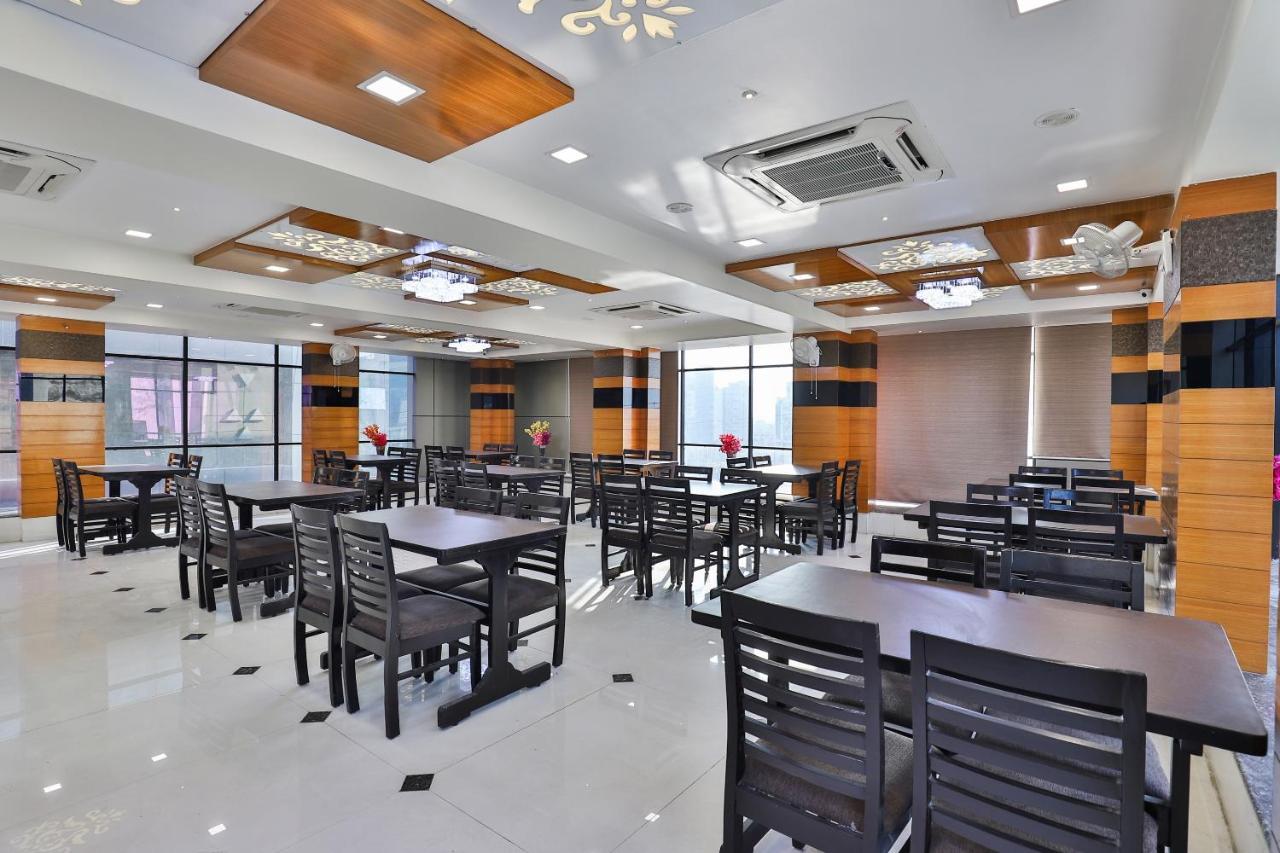 Collection O 7557 Hotel Shiv Kunj Exotica Naroda Экстерьер фото