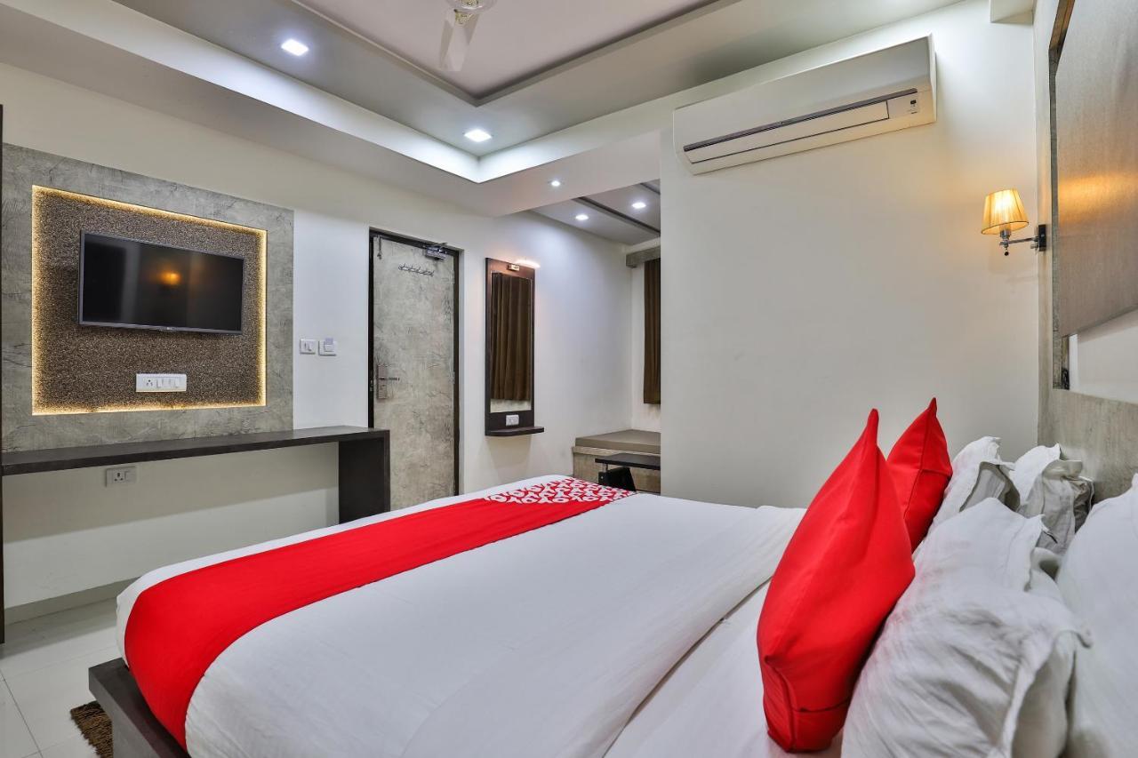 Collection O 7557 Hotel Shiv Kunj Exotica Naroda Экстерьер фото