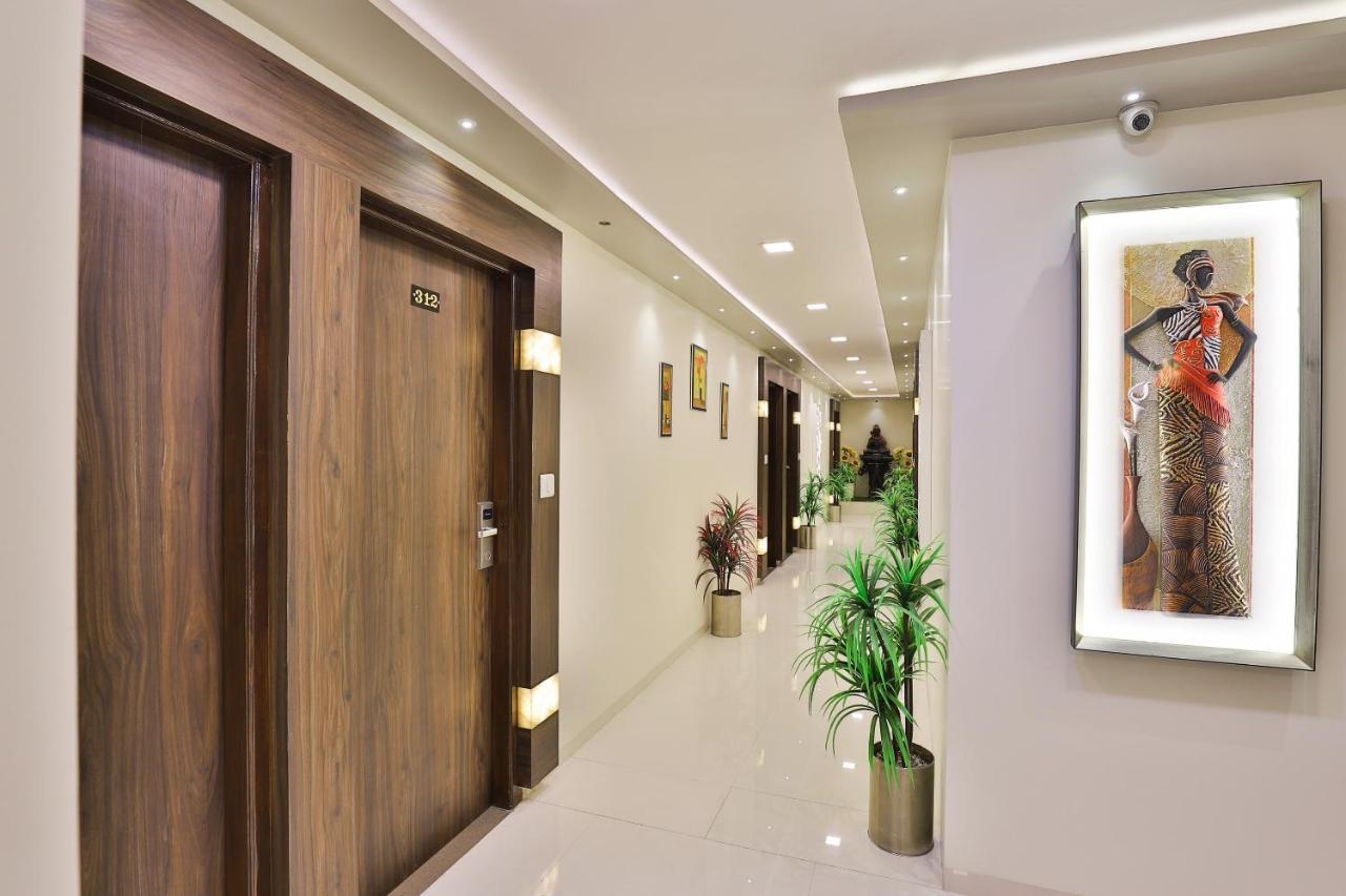 Collection O 7557 Hotel Shiv Kunj Exotica Naroda Экстерьер фото
