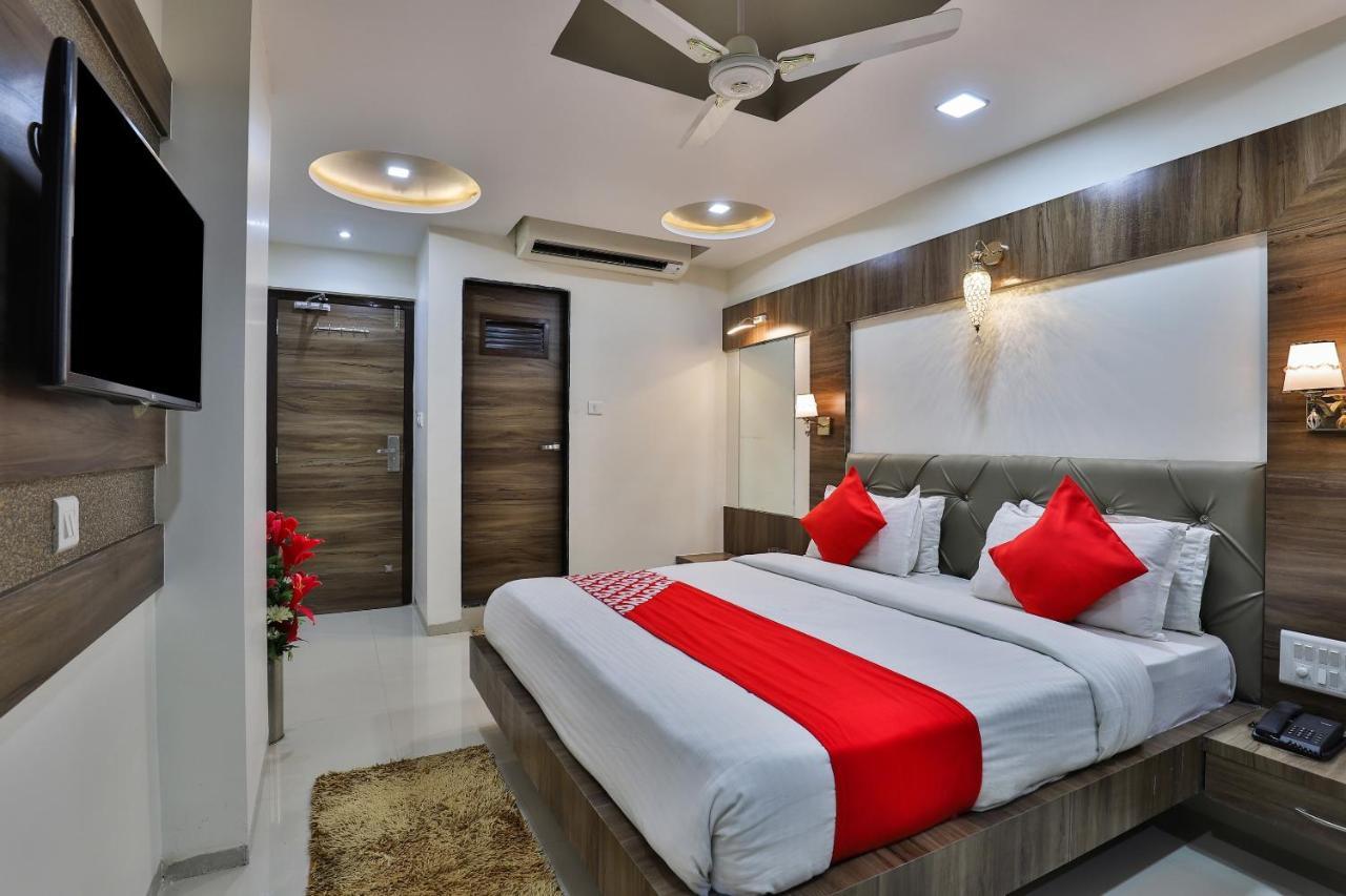 Collection O 7557 Hotel Shiv Kunj Exotica Naroda Экстерьер фото