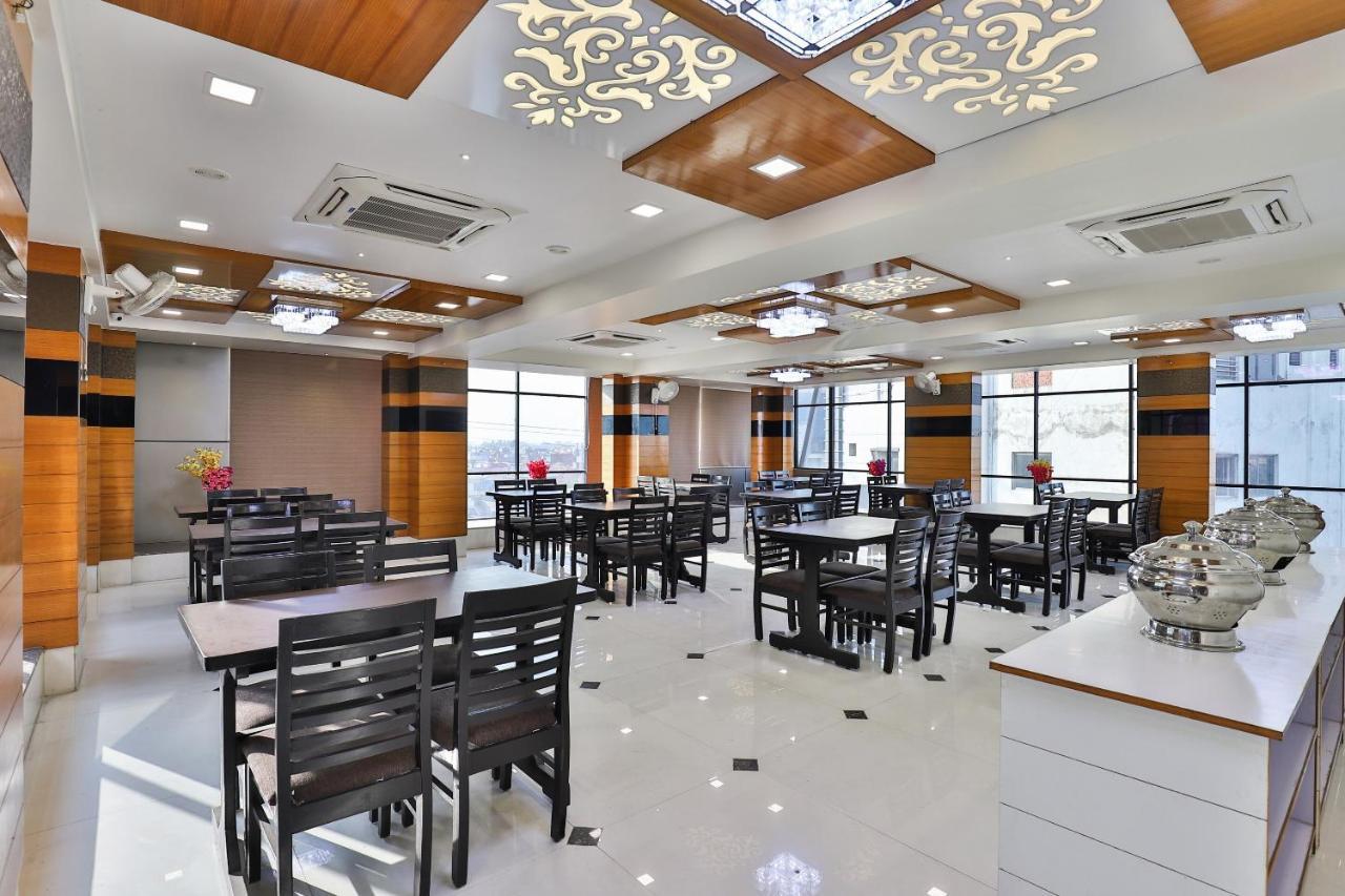 Collection O 7557 Hotel Shiv Kunj Exotica Naroda Экстерьер фото
