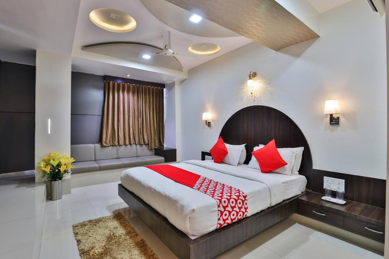 Collection O 7557 Hotel Shiv Kunj Exotica Naroda Экстерьер фото