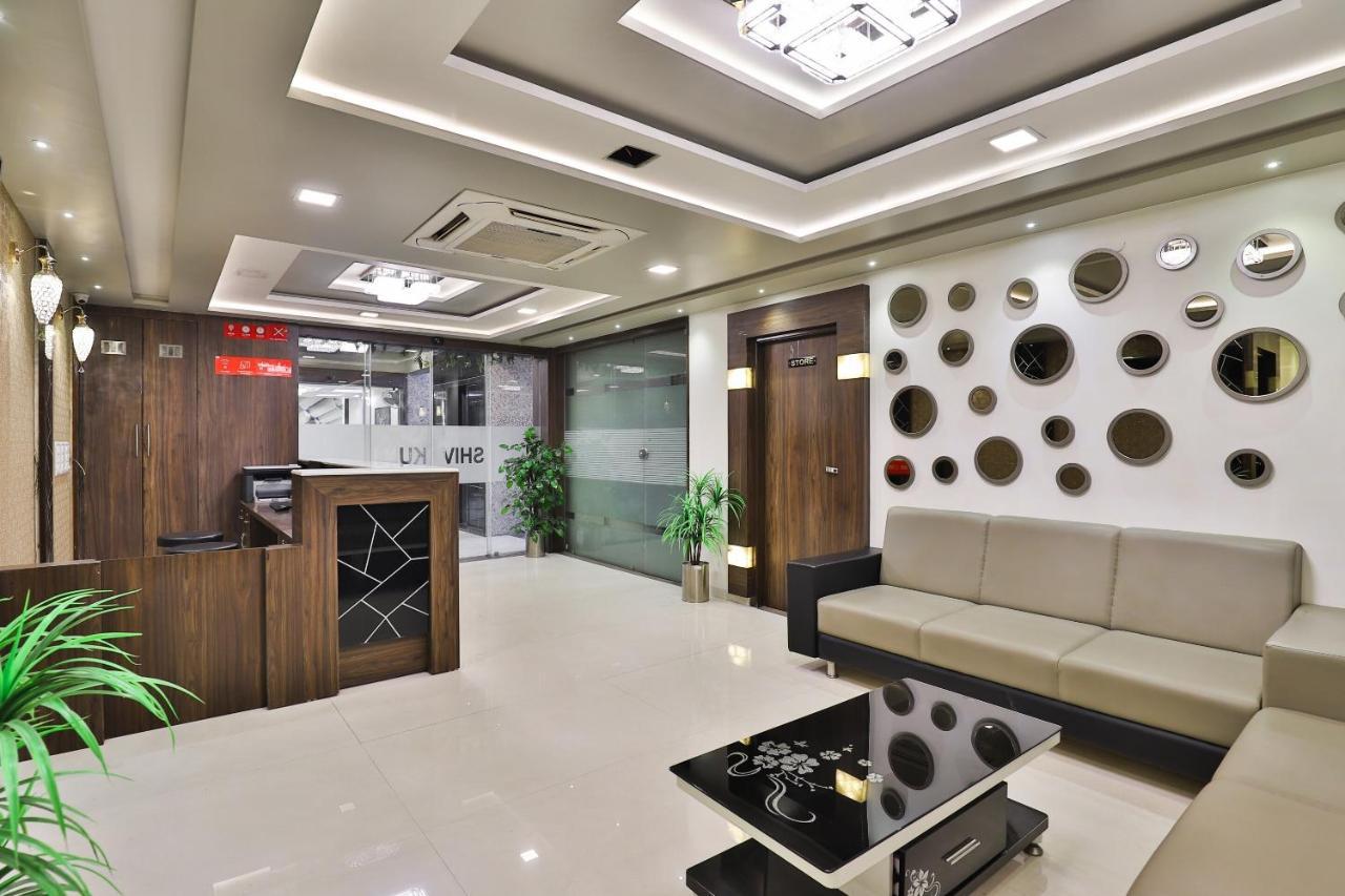 Collection O 7557 Hotel Shiv Kunj Exotica Naroda Экстерьер фото